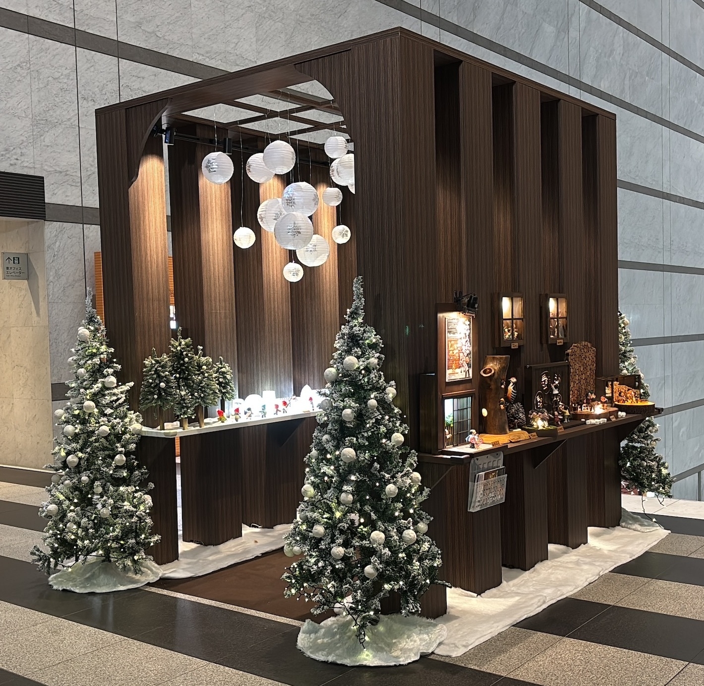 北玄関に冬のオブジェ展示中です!(あかりっ子クリスマス2025【Part.1】)